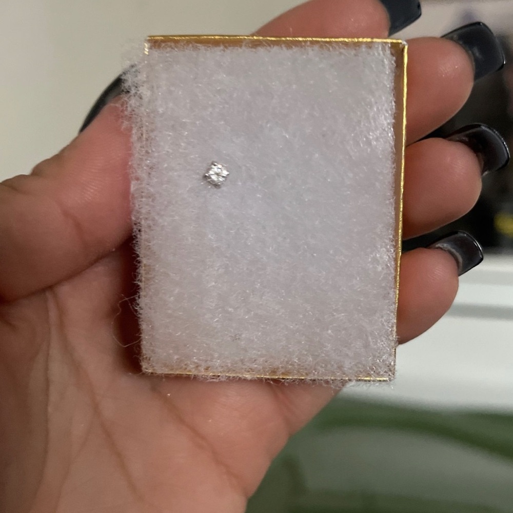 14k White Gold single Diamond Earing